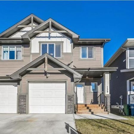 Beautiful And Spacious 1 Room In A Very Quiet Area Airdrie Esterno foto