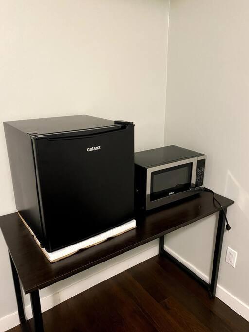 Beautiful And Spacious 1 Room In A Very Quiet Area Airdrie Esterno foto