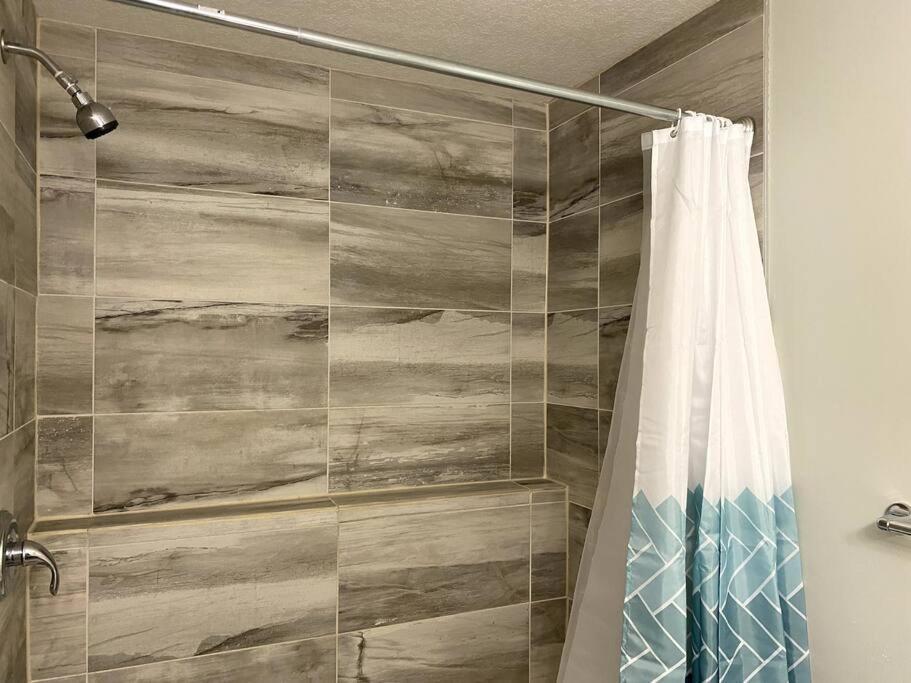 Beautiful And Spacious 1 Room In A Very Quiet Area Airdrie Esterno foto